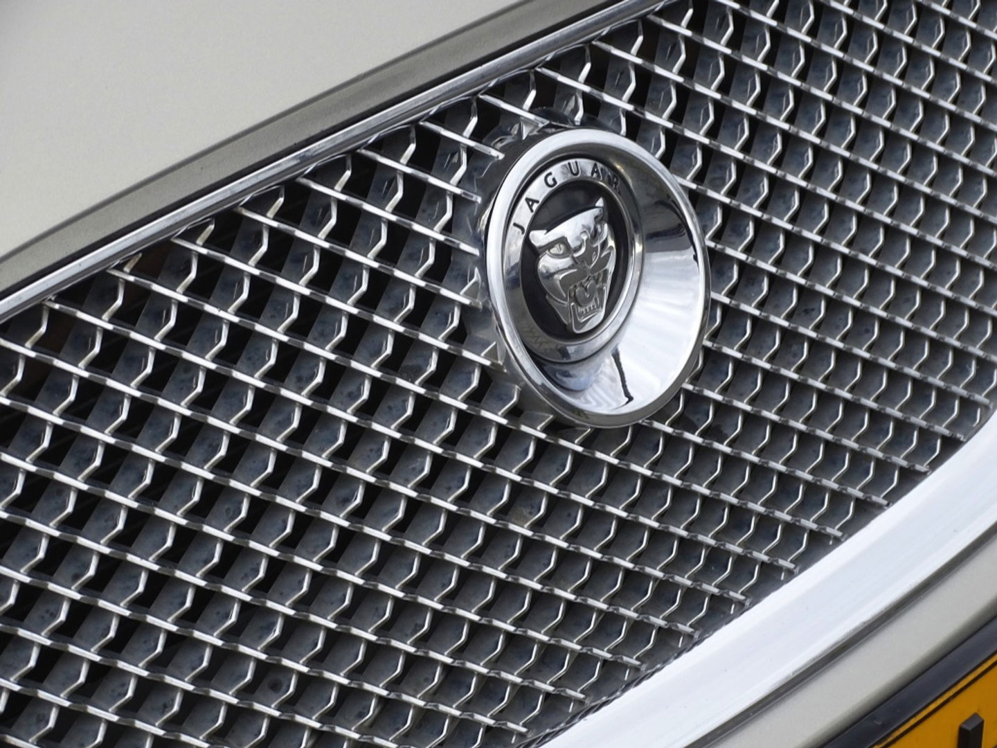 Jaguar XF 5.0 V8 385PK automaat / Portfolio / LED *NAP*