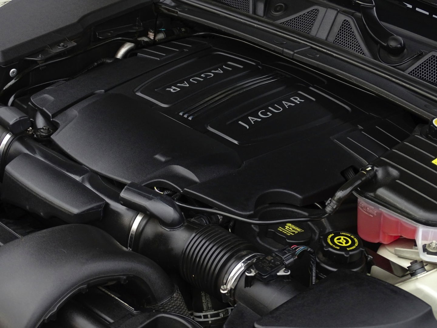 Jaguar XF 5.0 V8 385PK automaat / Portfolio / LED *NAP*