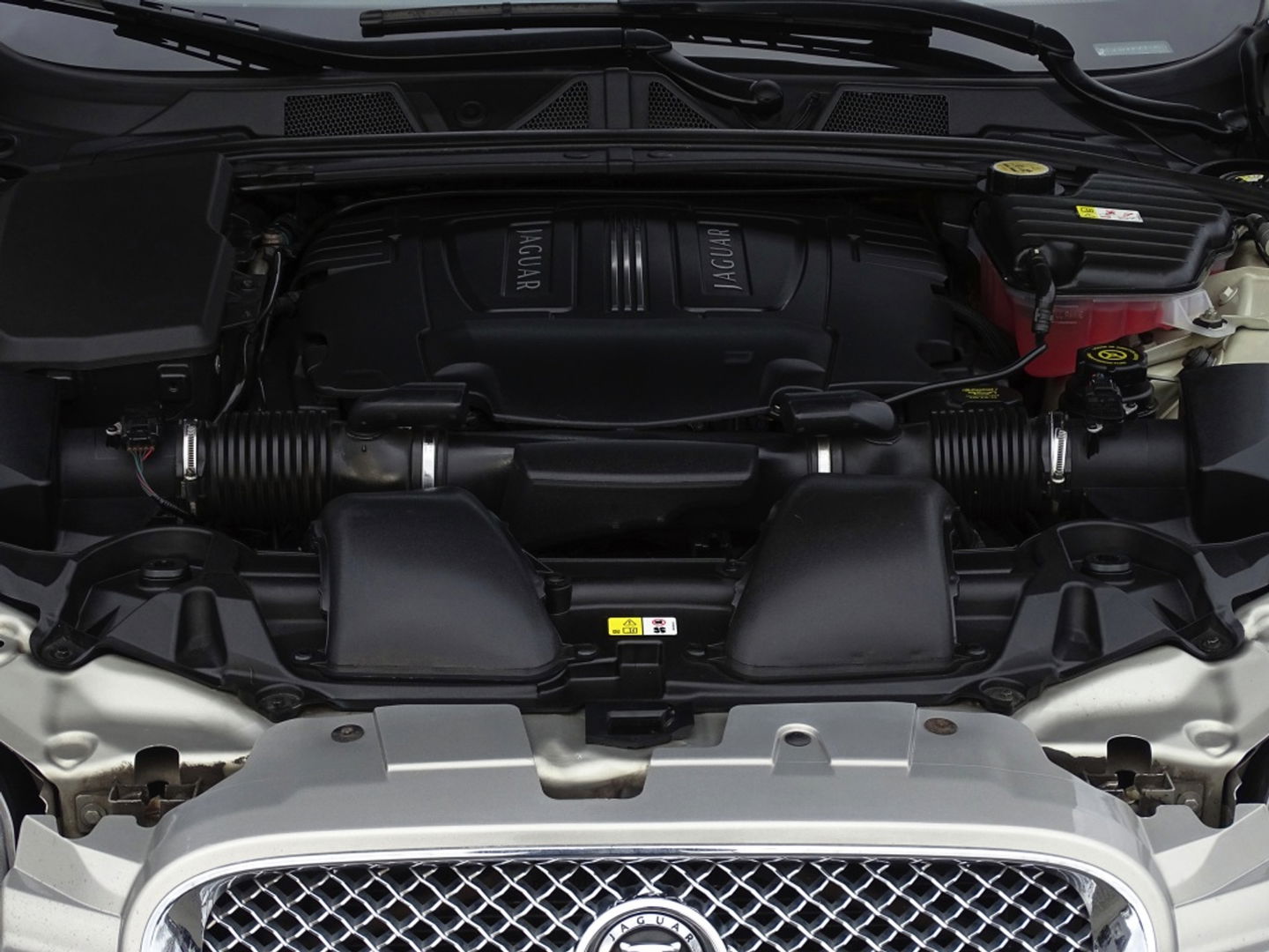 Jaguar XF 5.0 V8 385PK automaat / Portfolio / LED *NAP*