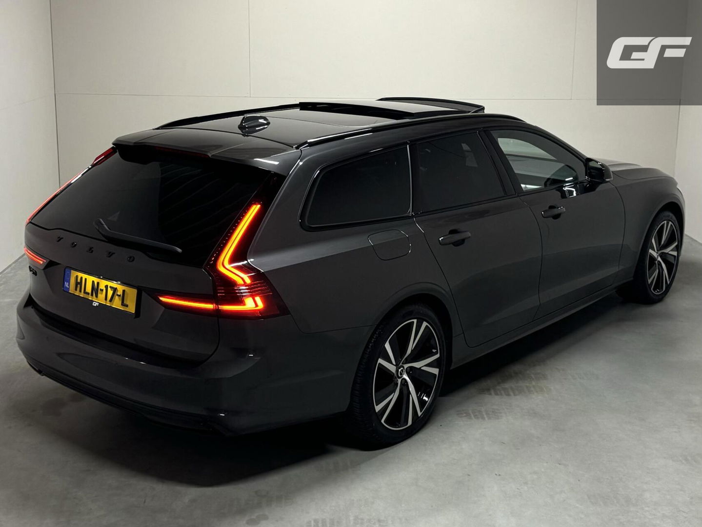 Volvo V90 2.0 T6 Plug-in hybrid AWD Ultra Dark Pano H/K 360 ACC Trekh.