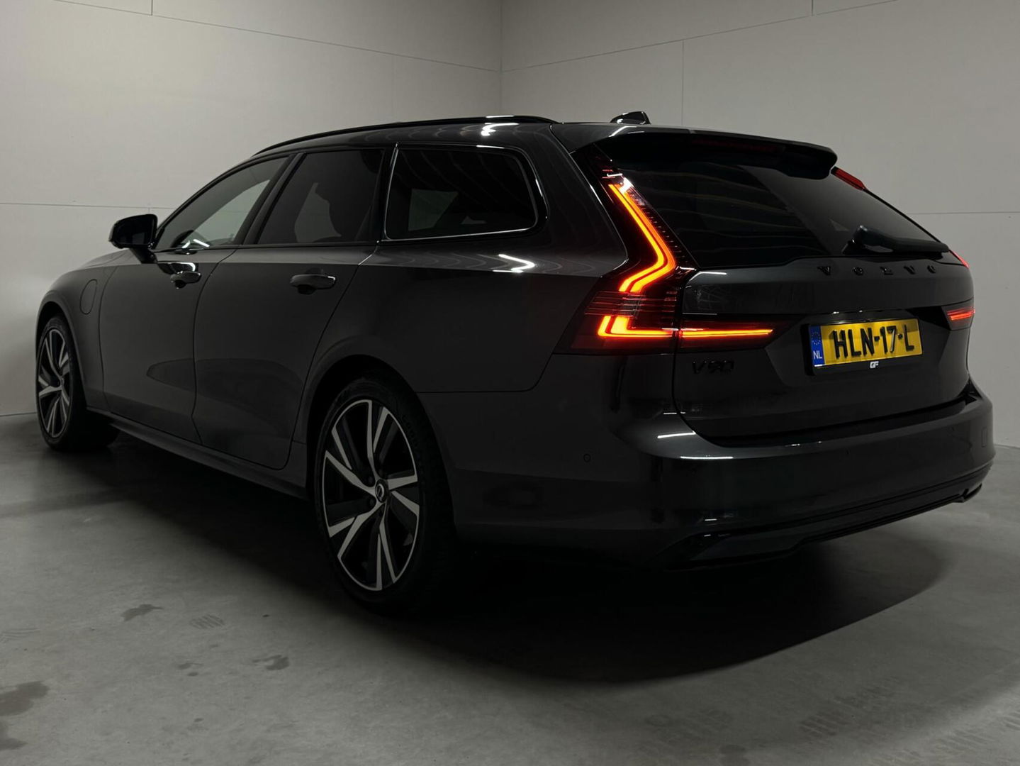 Volvo V90 2.0 T6 Plug-in hybrid AWD Ultra Dark Pano H/K 360 ACC Trekh.