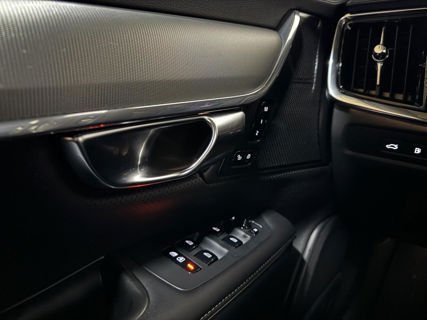 Volvo V90 2.0 T6 Plug-in hybrid AWD Ultra Dark Pano H/K 360 ACC Trekh.