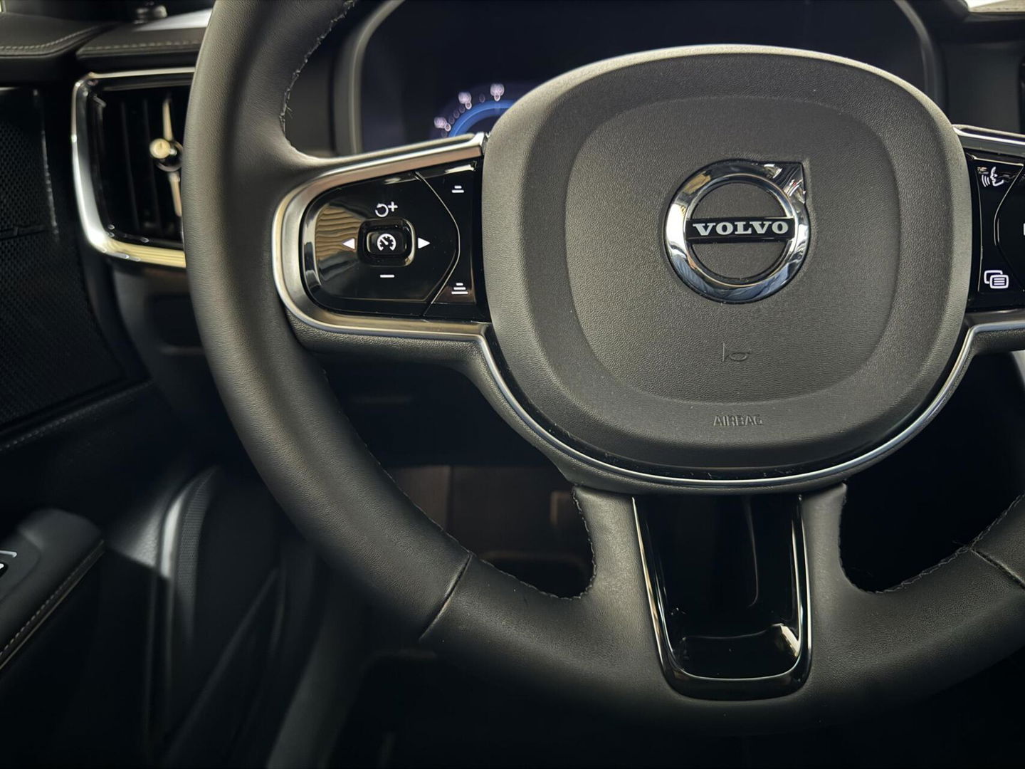 Volvo V90 2.0 T6 Plug-in hybrid AWD Ultra Dark Pano H/K 360 ACC Trekh.