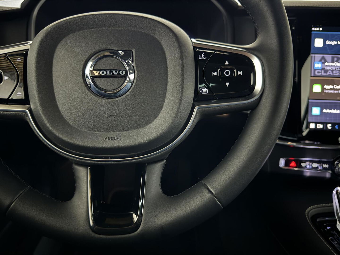 Volvo V90 2.0 T6 Plug-in hybrid AWD Ultra Dark Pano H/K 360 ACC Trekh.