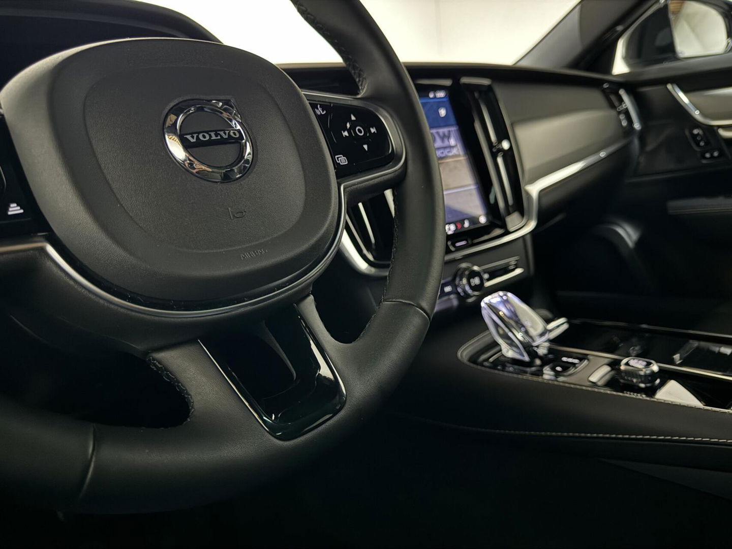 Volvo V90 2.0 T6 Plug-in hybrid AWD Ultra Dark Pano H/K 360 ACC Trekh.