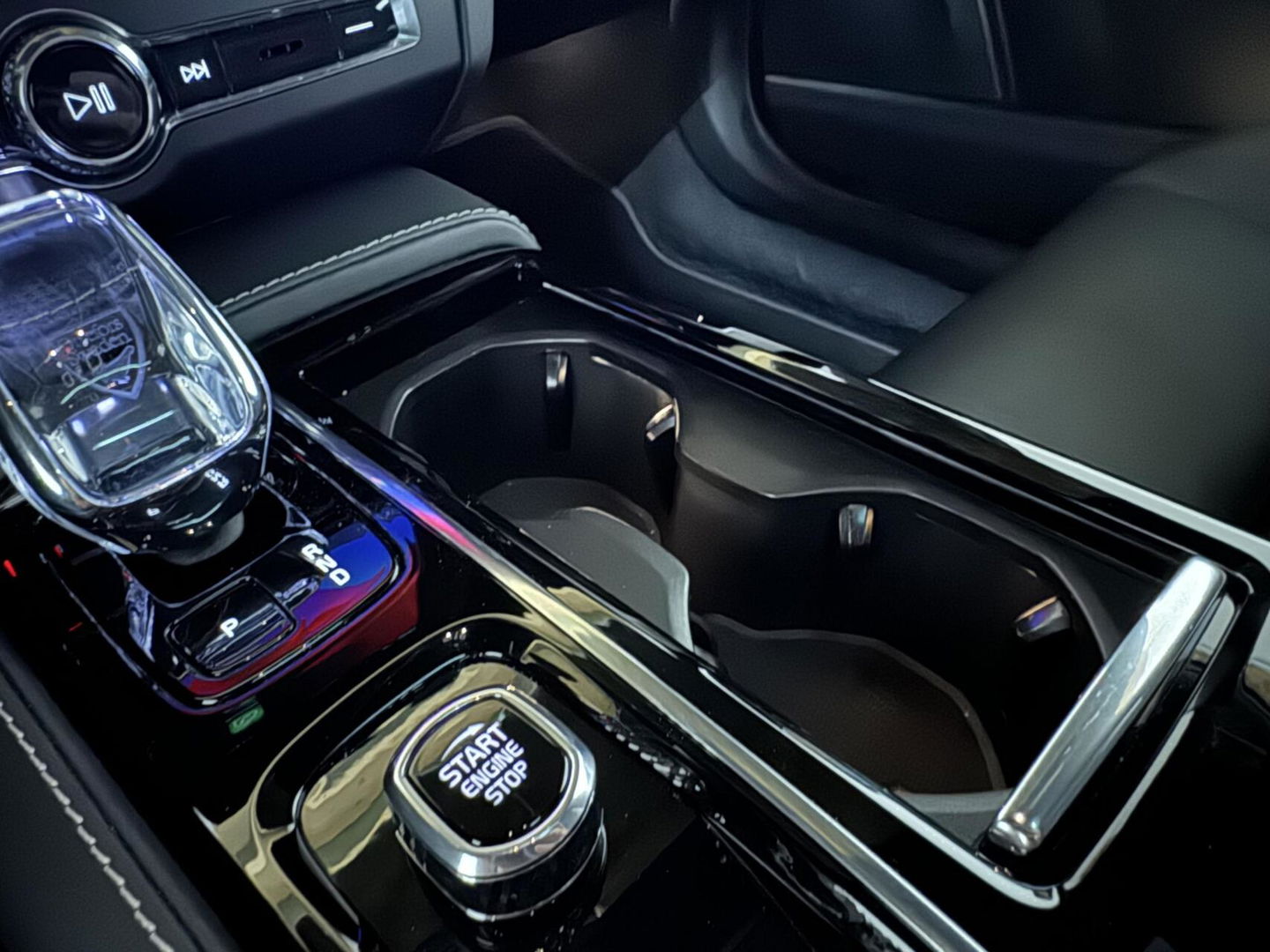 Volvo V90 2.0 T6 Plug-in hybrid AWD Ultra Dark Pano H/K 360 ACC Trekh.