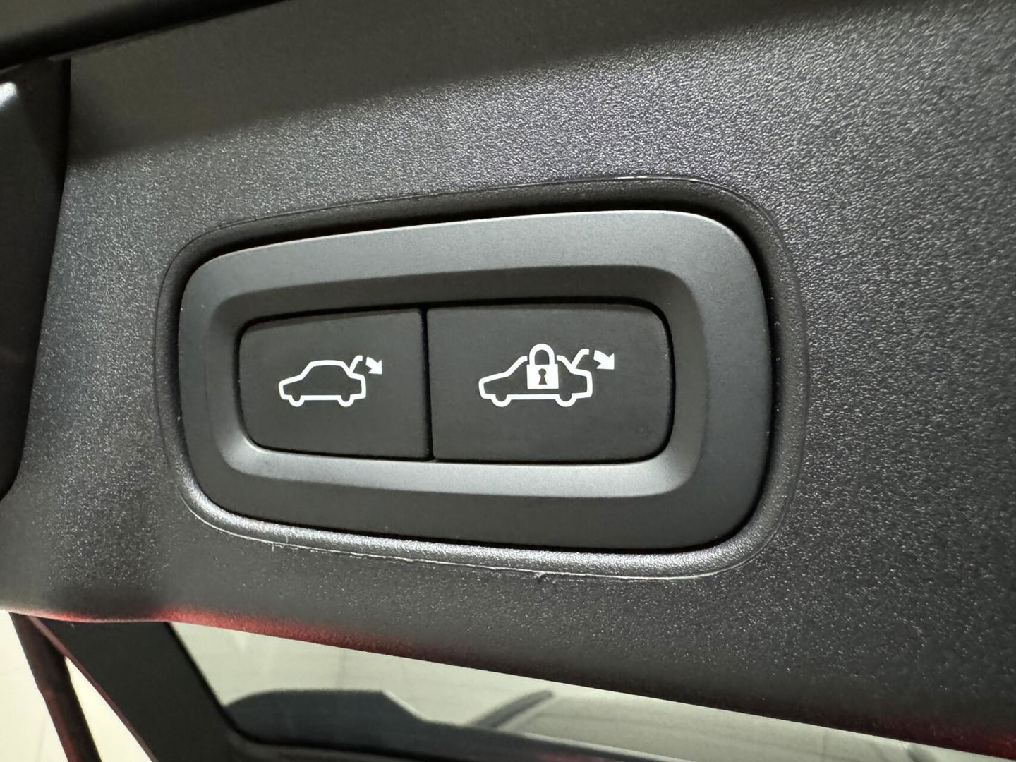 Volvo V90 2.0 T6 Plug-in hybrid AWD Ultra Dark Pano H/K 360 ACC Trekh.