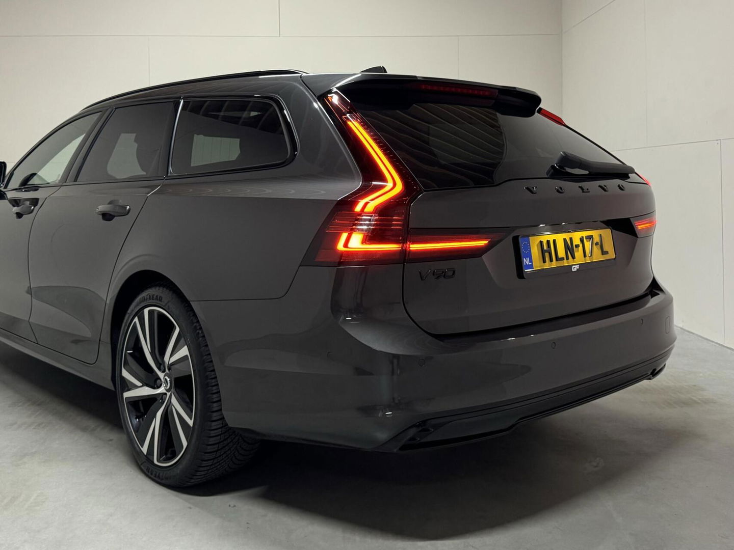 Volvo V90 2.0 T6 Plug-in hybrid AWD Ultra Dark Pano H/K 360 ACC Trekh.