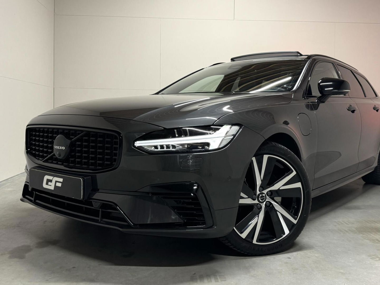 Volvo V90 2.0 T6 Plug-in hybrid AWD Ultra Dark Pano H/K 360 ACC Trekh.