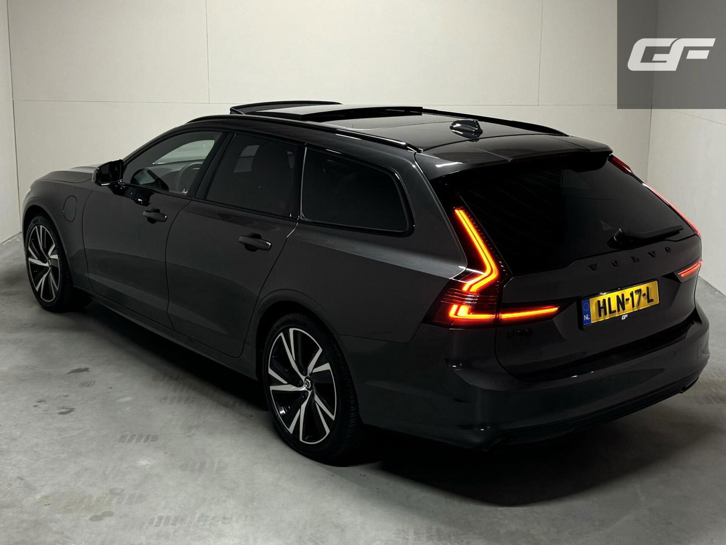 Volvo V90 2.0 T6 Plug-in hybrid AWD Ultra Dark Pano H/K 360 ACC Trekh.