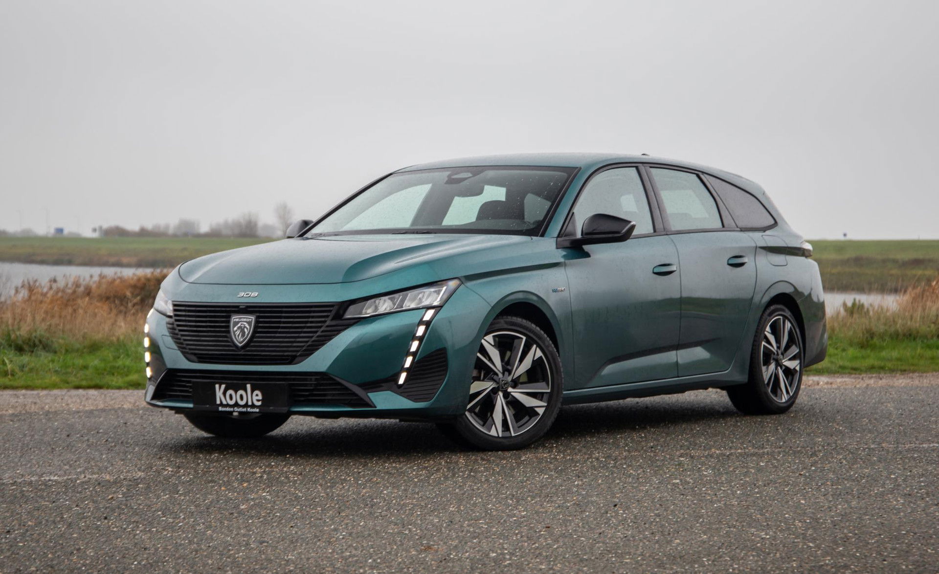 Peugeot 308 SW 1.6 HYbrid 180 Allure Pack Business AIRCO / CRUISE CONTROLE / CARPLAY / PLUG IN HYBRID / STOELVERWARMING