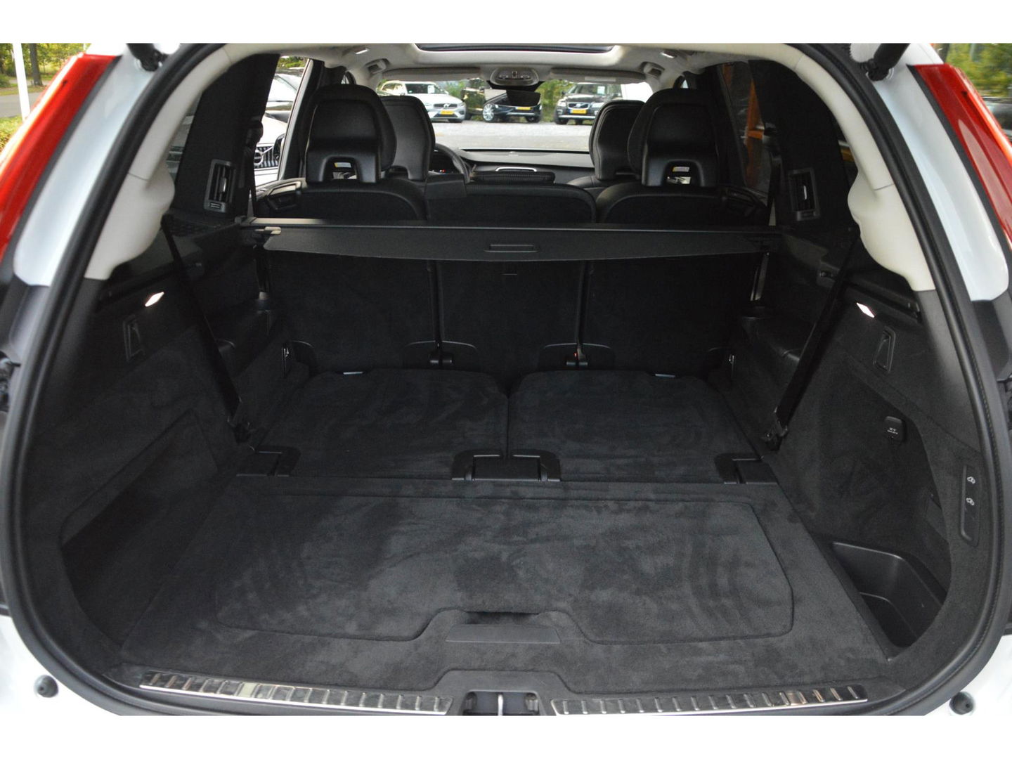 Volvo XC90 T8 Recharge AWD Ultimate Dark | Luchtvering | Head-Up | Panoramadak | Stoelventilatie | Pilot-Assist | Massage stoelen|