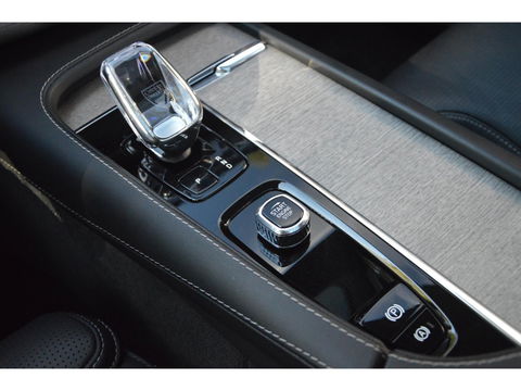 Volvo XC90 T8 Recharge AWD Ultimate Dark | Luchtvering | Head-Up | Panoramadak | Stoelventilatie | Pilot-Assist | Massage stoelen|