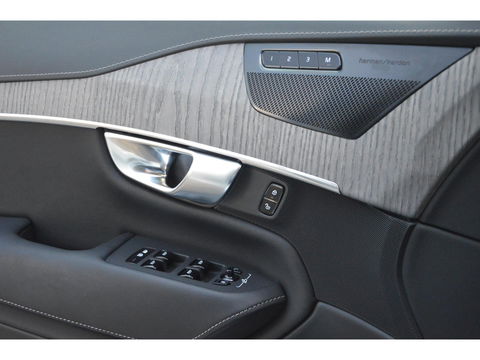 Volvo XC90 T8 Recharge AWD Ultimate Dark | Luchtvering | Head-Up | Panoramadak | Stoelventilatie | Pilot-Assist | Massage stoelen|
