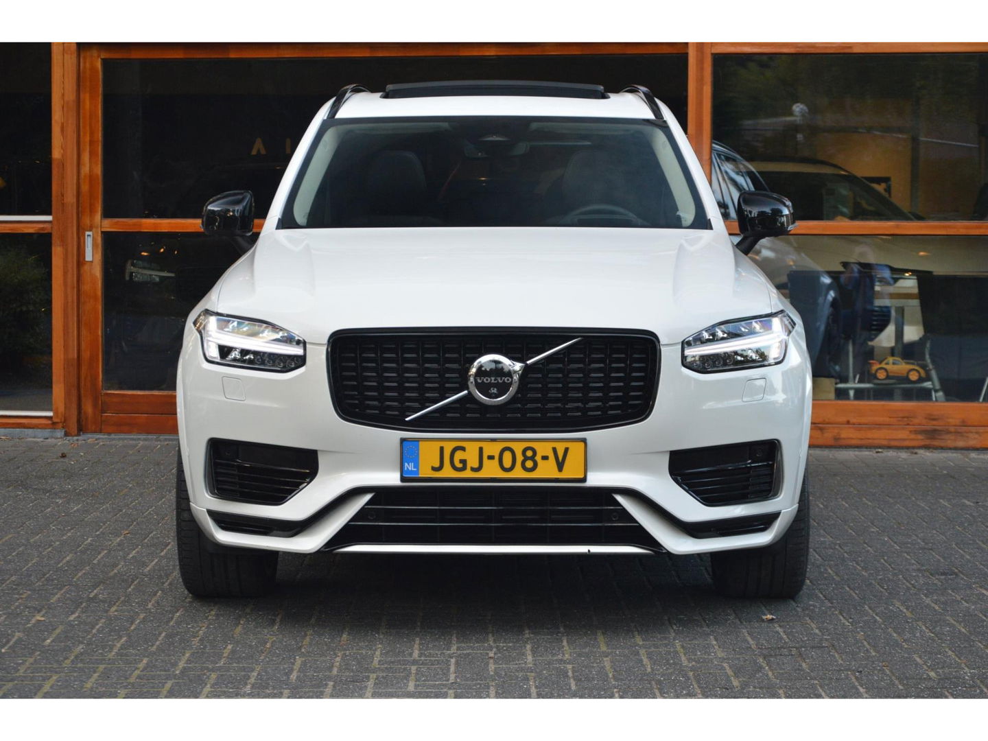 Volvo XC90 T8 Recharge AWD Ultimate Dark | Luchtvering | Head-Up | Panoramadak | Stoelventilatie | Pilot-Assist | Massage stoelen|