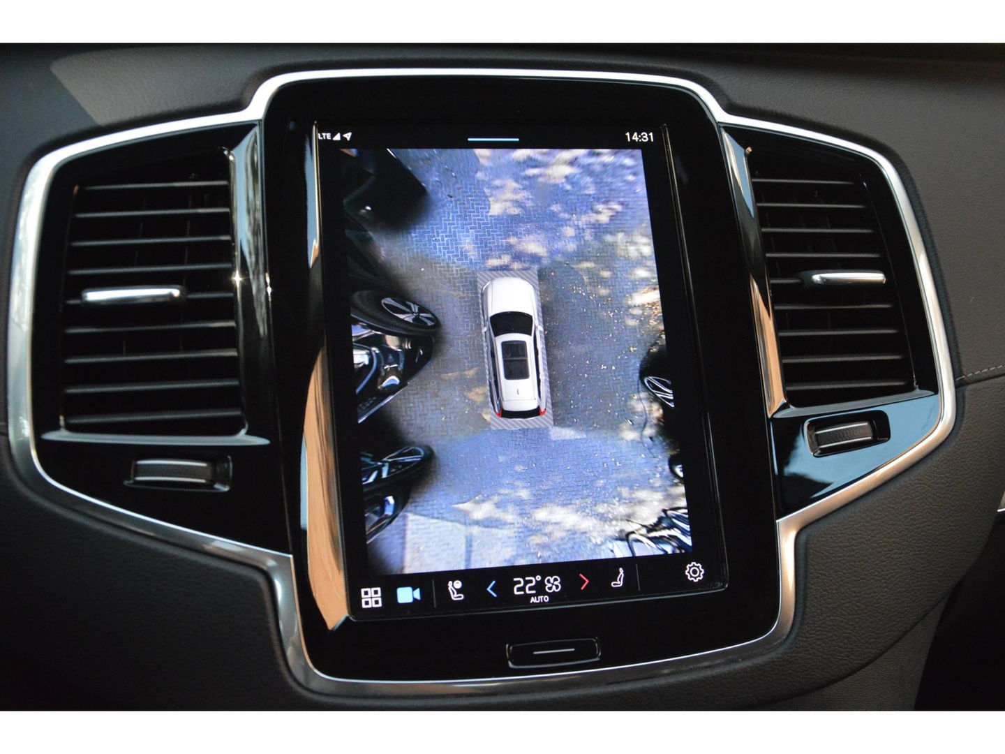 Volvo XC90 T8 Recharge AWD Ultimate Dark | Luchtvering | Head-Up | Panoramadak | Stoelventilatie | Pilot-Assist | Massage stoelen|