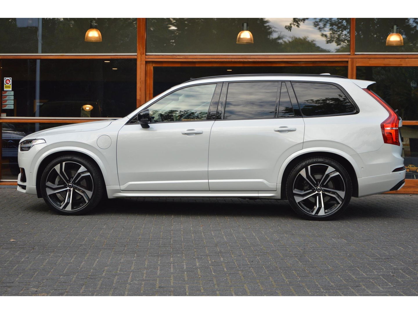 Volvo XC90 T8 Recharge AWD Ultimate Dark | Luchtvering | Head-Up | Panoramadak | Stoelventilatie | Pilot-Assist | Massage stoelen|