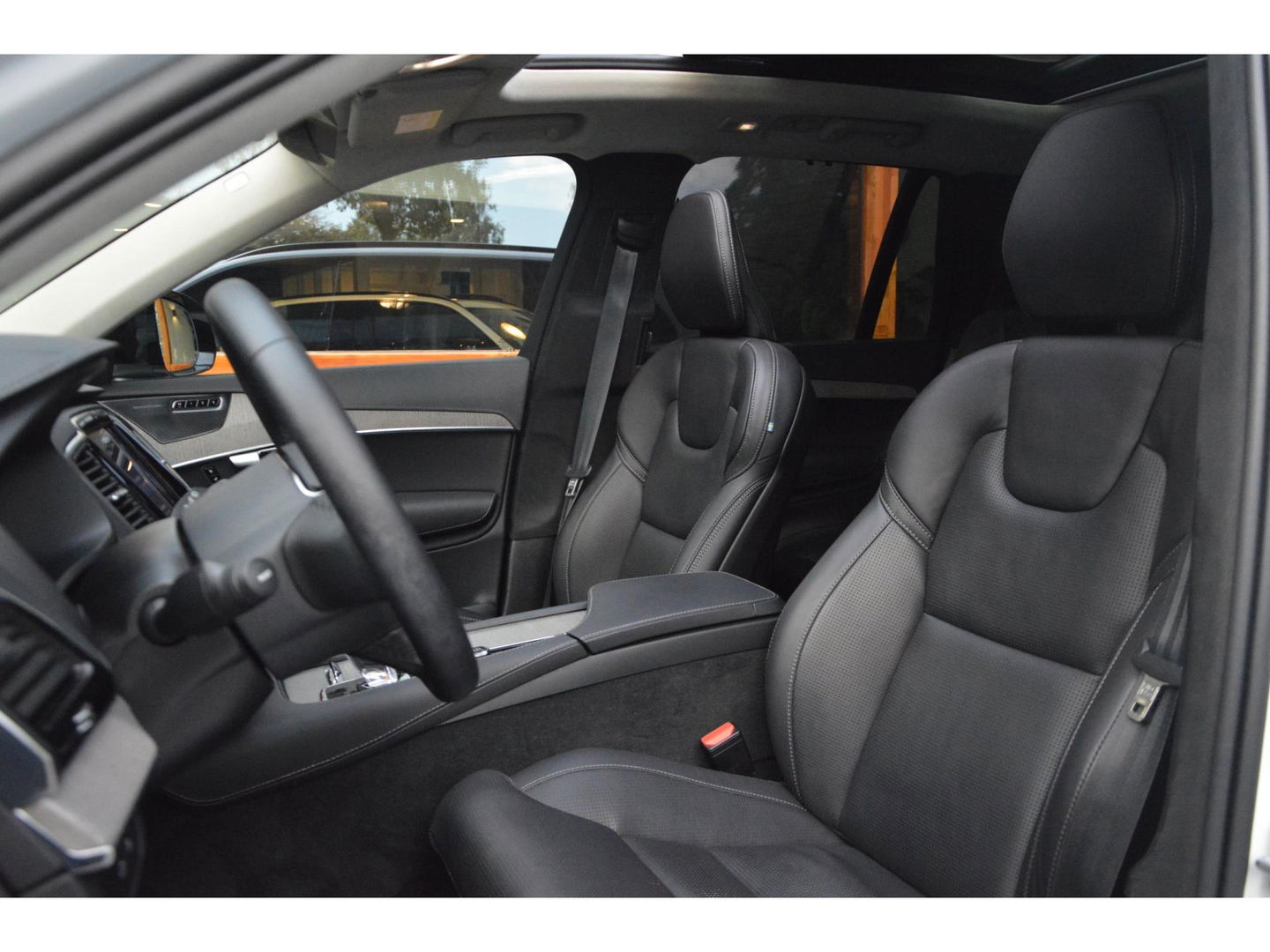 Volvo XC90 T8 Recharge AWD Ultimate Dark | Luchtvering | Head-Up | Panoramadak | Stoelventilatie | Pilot-Assist | Massage stoelen|