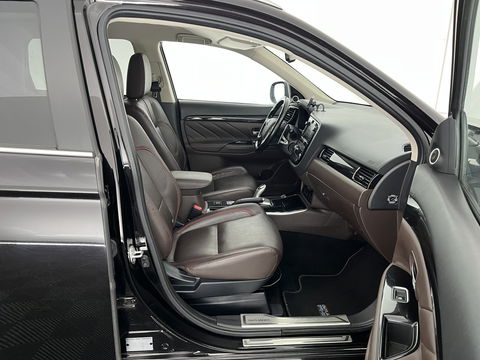 Mitsubishi Outlander 2.0 PHEV Instyle ( Plug-In ) Aut *BROWN-FULL-LEATHER | LED-LIGHTS | NAVI-FULLMAP | KEYLESS | CAMERA | HEATED-COMFORTSEATS | ECC | SHIFT-PADDLES | PDC | CRUISE | PRIVACY-GLASS | DAB | TOWBAR | 18''ALU *