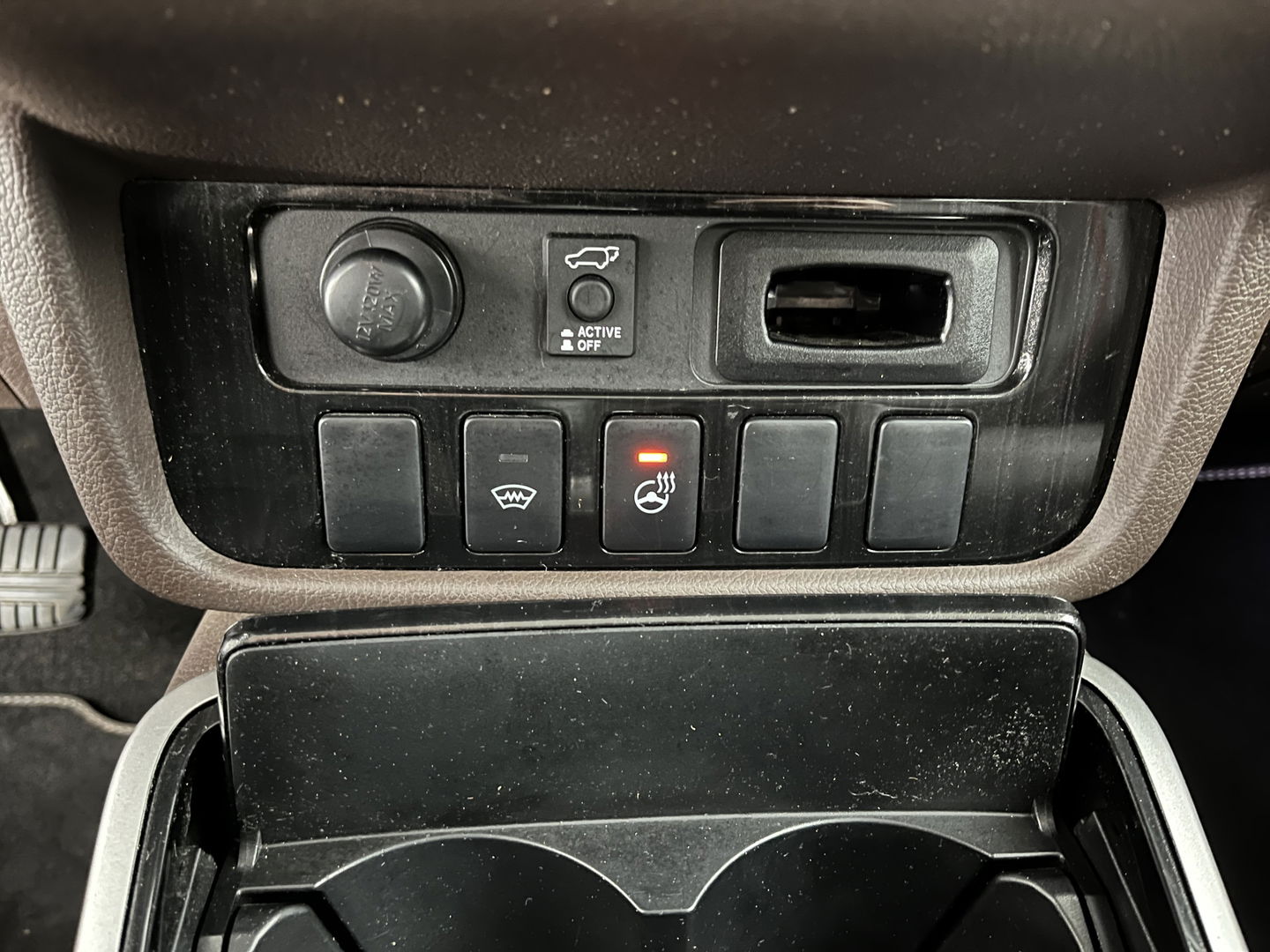 Mitsubishi Outlander 2.0 PHEV Instyle ( Plug-In ) Aut *BROWN-FULL-LEATHER | LED-LIGHTS | NAVI-FULLMAP | KEYLESS | CAMERA | HEATED-COMFORTSEATS | ECC | SHIFT-PADDLES | PDC | CRUISE | PRIVACY-GLASS | DAB | TOWBAR | 18''ALU *