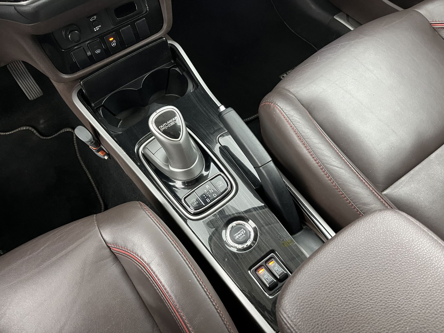 Mitsubishi Outlander 2.0 PHEV Instyle ( Plug-In ) Aut *BROWN-FULL-LEATHER | LED-LIGHTS | NAVI-FULLMAP | KEYLESS | CAMERA | HEATED-COMFORTSEATS | ECC | SHIFT-PADDLES | PDC | CRUISE | PRIVACY-GLASS | DAB | TOWBAR | 18''ALU *