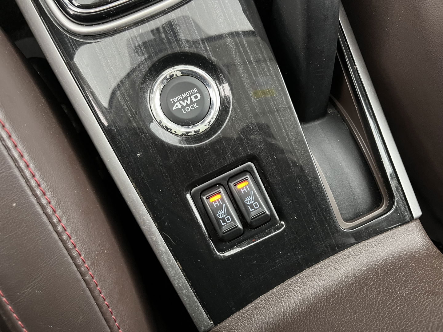 Mitsubishi Outlander 2.0 PHEV Instyle ( Plug-In ) Aut *BROWN-FULL-LEATHER | LED-LIGHTS | NAVI-FULLMAP | KEYLESS | CAMERA | HEATED-COMFORTSEATS | ECC | SHIFT-PADDLES | PDC | CRUISE | PRIVACY-GLASS | DAB | TOWBAR | 18''ALU *