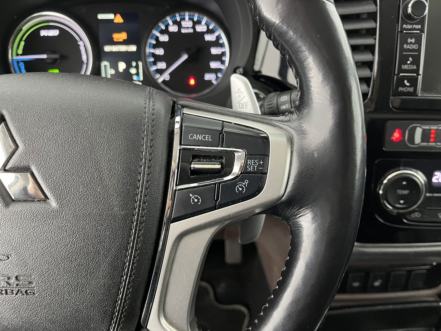 Mitsubishi Outlander 2.0 PHEV Instyle ( Plug-In ) Aut *BROWN-FULL-LEATHER | LED-LIGHTS | NAVI-FULLMAP | KEYLESS | CAMERA | HEATED-COMFORTSEATS | ECC | SHIFT-PADDLES | PDC | CRUISE | PRIVACY-GLASS | DAB | TOWBAR | 18''ALU *