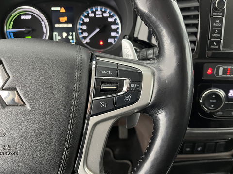 Mitsubishi Outlander 2.0 PHEV Instyle ( Plug-In ) Aut *BROWN-FULL-LEATHER | LED-LIGHTS | NAVI-FULLMAP | KEYLESS | CAMERA | HEATED-COMFORTSEATS | ECC | SHIFT-PADDLES | PDC | CRUISE | PRIVACY-GLASS | DAB | TOWBAR | 18''ALU *