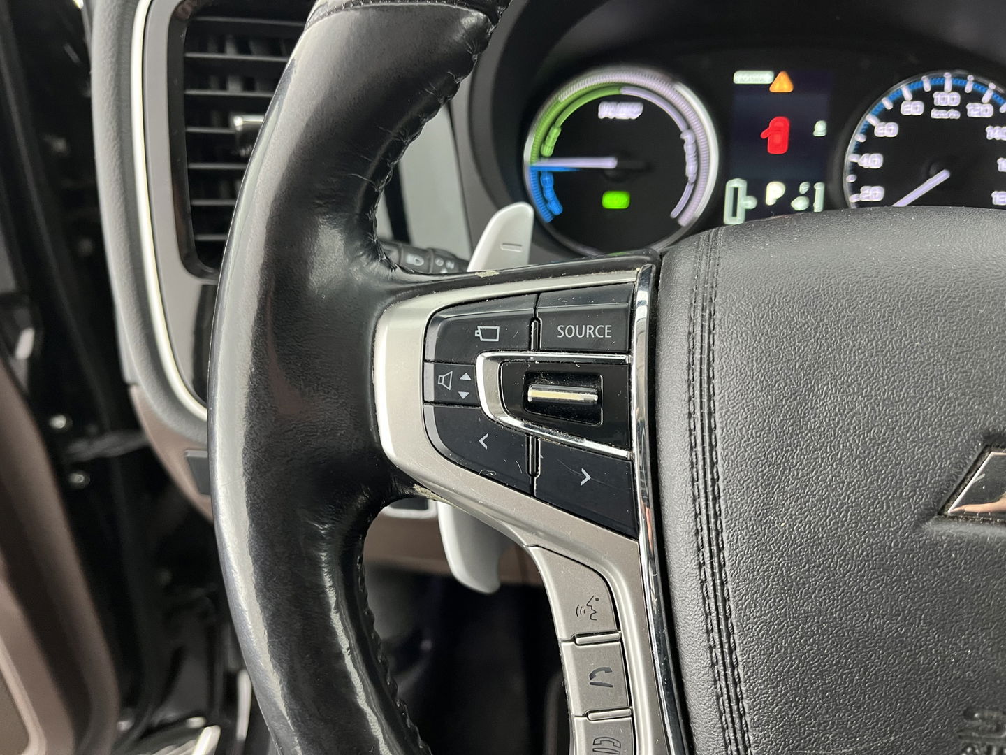 Mitsubishi Outlander 2.0 PHEV Instyle ( Plug-In ) Aut *BROWN-FULL-LEATHER | LED-LIGHTS | NAVI-FULLMAP | KEYLESS | CAMERA | HEATED-COMFORTSEATS | ECC | SHIFT-PADDLES | PDC | CRUISE | PRIVACY-GLASS | DAB | TOWBAR | 18''ALU *