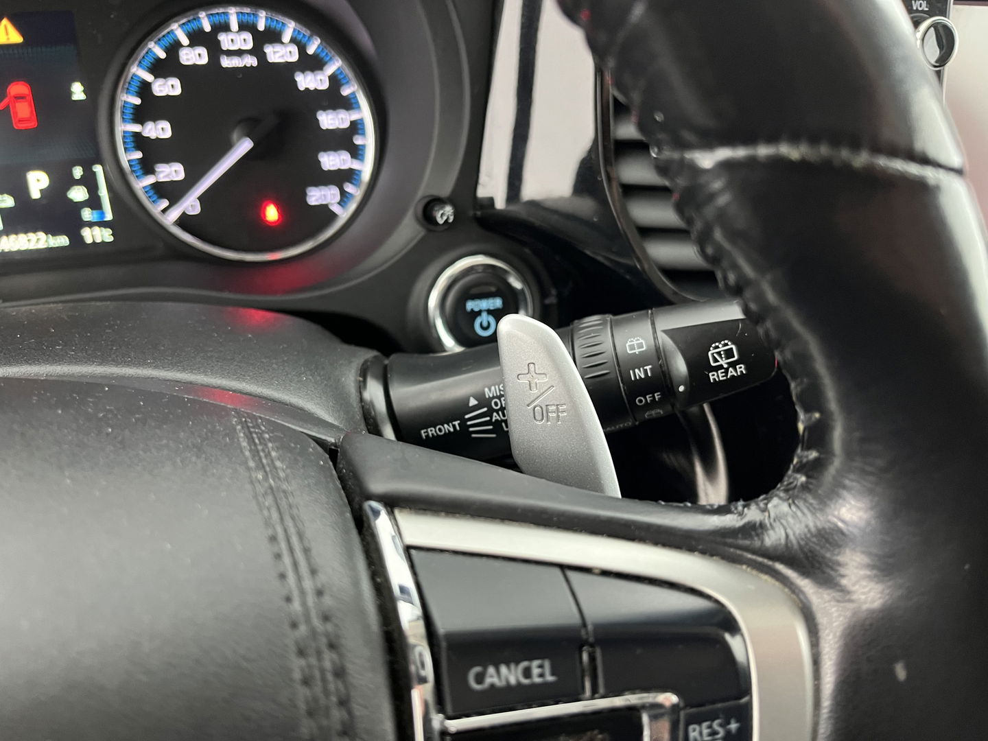 Mitsubishi Outlander 2.0 PHEV Instyle ( Plug-In ) Aut *BROWN-FULL-LEATHER | LED-LIGHTS | NAVI-FULLMAP | KEYLESS | CAMERA | HEATED-COMFORTSEATS | ECC | SHIFT-PADDLES | PDC | CRUISE | PRIVACY-GLASS | DAB | TOWBAR | 18''ALU *