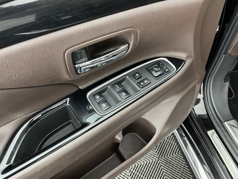 Mitsubishi Outlander 2.0 PHEV Instyle ( Plug-In ) Aut *BROWN-FULL-LEATHER | LED-LIGHTS | NAVI-FULLMAP | KEYLESS | CAMERA | HEATED-COMFORTSEATS | ECC | SHIFT-PADDLES | PDC | CRUISE | PRIVACY-GLASS | DAB | TOWBAR | 18''ALU *