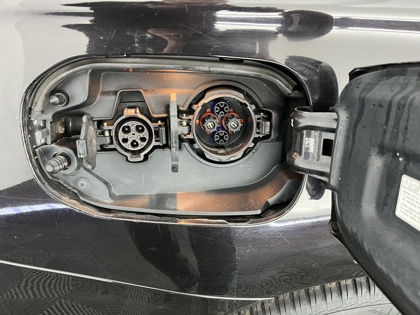 Mitsubishi Outlander 2.0 PHEV Instyle ( Plug-In ) Aut *BROWN-FULL-LEATHER | LED-LIGHTS | NAVI-FULLMAP | KEYLESS | CAMERA | HEATED-COMFORTSEATS | ECC | SHIFT-PADDLES | PDC | CRUISE | PRIVACY-GLASS | DAB | TOWBAR | 18''ALU *