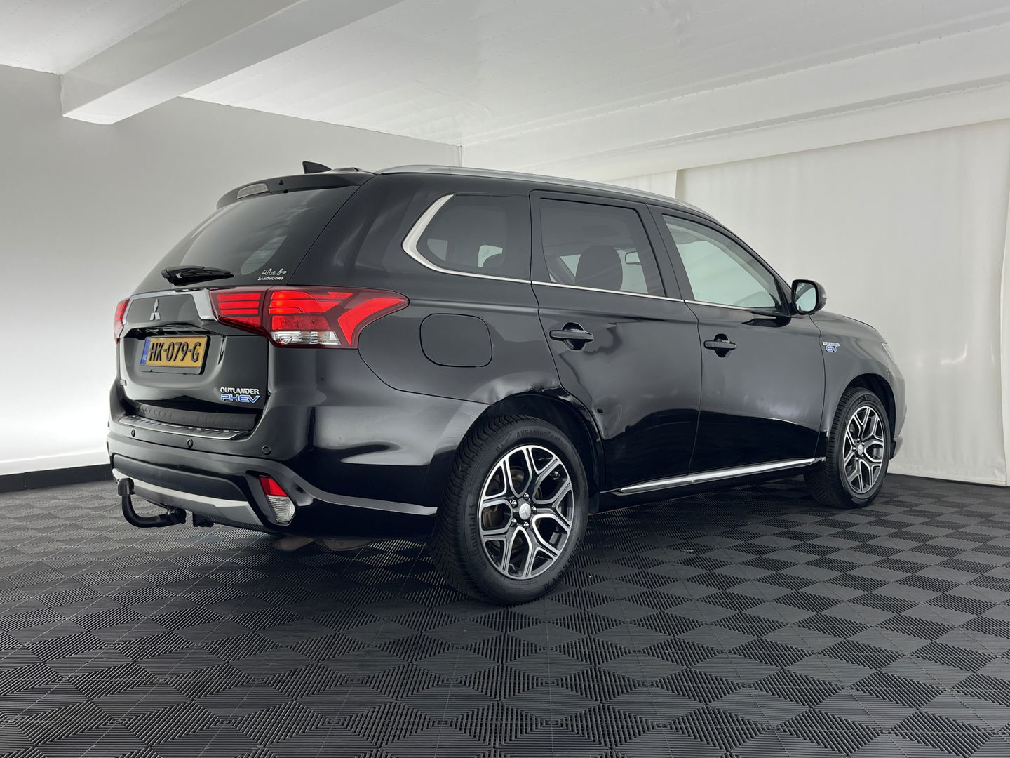 Mitsubishi Outlander 2.0 PHEV Instyle ( Plug-In ) Aut *BROWN-FULL-LEATHER | LED-LIGHTS | NAVI-FULLMAP | KEYLESS | CAMERA | HEATED-COMFORTSEATS | ECC | SHIFT-PADDLES | PDC | CRUISE | PRIVACY-GLASS | DAB | TOWBAR | 18''ALU *