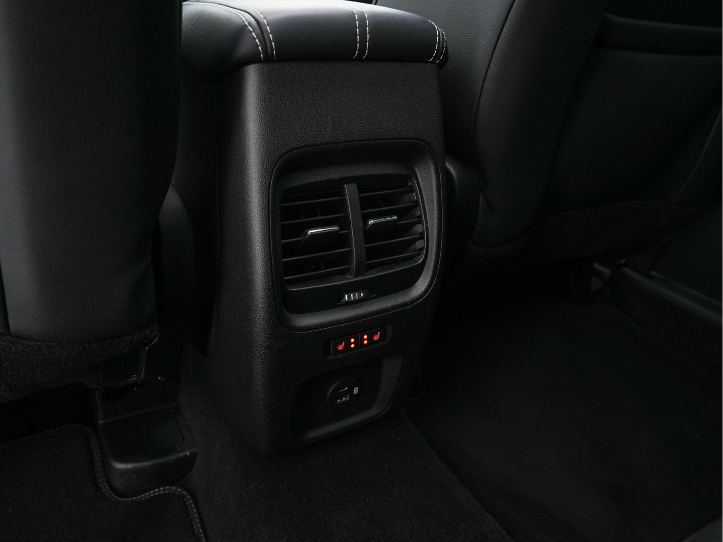 Ford Kuga 2.5 PHEV Vignale (Plug-In) (INCL-BTW) Aut. *PANO | LUXURY-LEATHER | DIGI-COCKPIT | FULL-LED | BANG/OLUFSEN-AUDIO |  HEAD-UP | KEYLESS | DAB | CARPLAY | NAVI-FULLMAP | MEMORY-PACK | HEATED-COMFORTSEATS | LANE-ASSIST | .