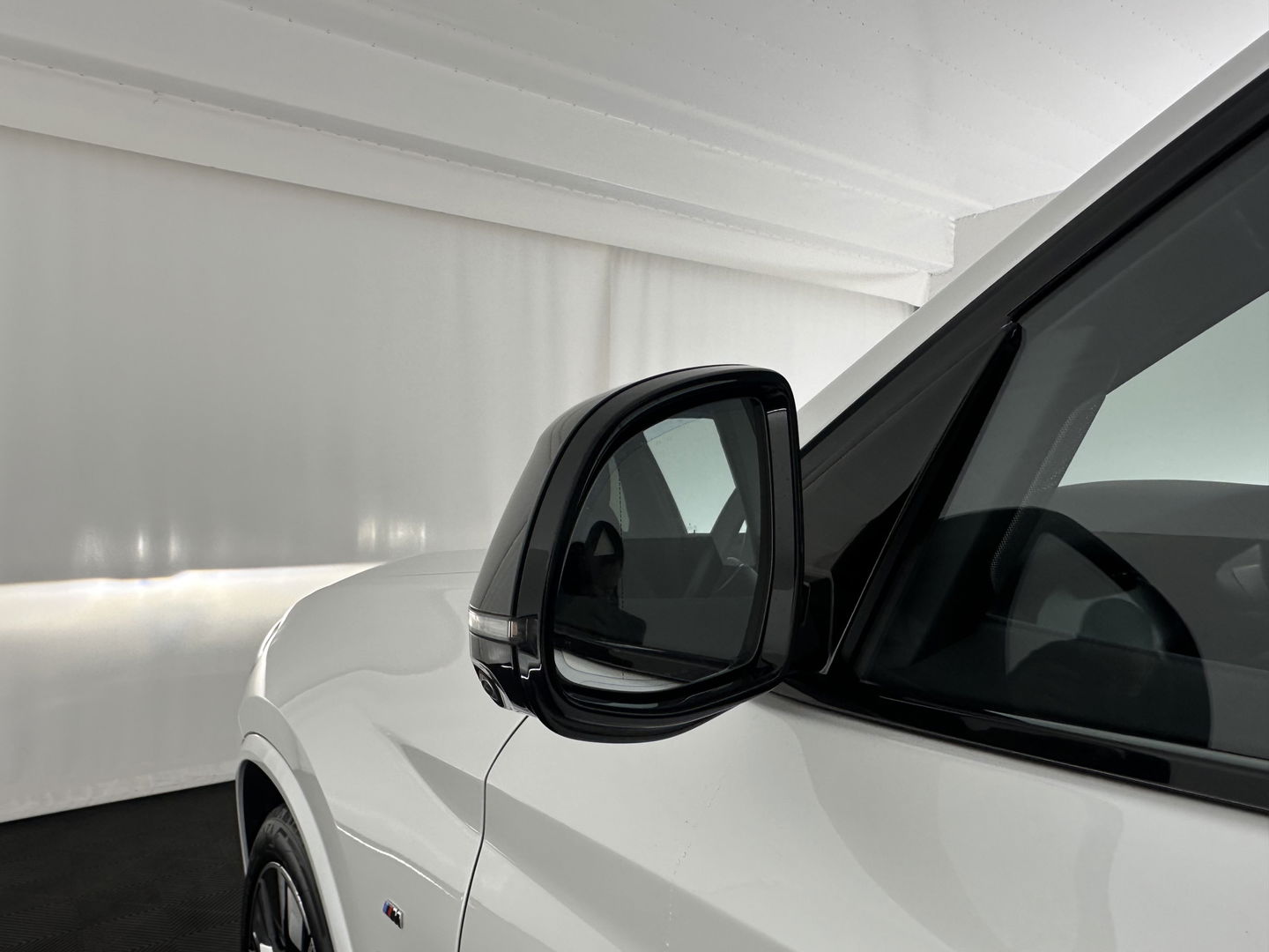 BMW iX3 M-Sportpack High Executive 80 kWh [3-Fase] {SOH-98%} (INCL-BTW) *PANO | LUXURY-LEATHER | HEAD-UP | ADAPTIVE-CRUISE | HEATED-SPORTSEATS | KEYLESS | SHIFT-PADDLES | AMBIENT-LIGHT | BLIND-SPOT | FULL-LED |  MEMORY-PACK | DIGI-COCKPIT | NAVI-FULLMA