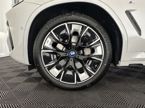 BMW iX3 M-Sportpack High Executive 80 kWh [3-Fase] {SOH-98%} (INCL-BTW) *PANO | LUXURY-LEATHER | HEAD-UP | ADAPTIVE-CRUISE | HEATED-SPORTSEATS | KEYLESS | SHIFT-PADDLES | AMBIENT-LIGHT | BLIND-SPOT | FULL-LED |  MEMORY-PACK | DIGI-COCKPIT | NAVI-FULLMA