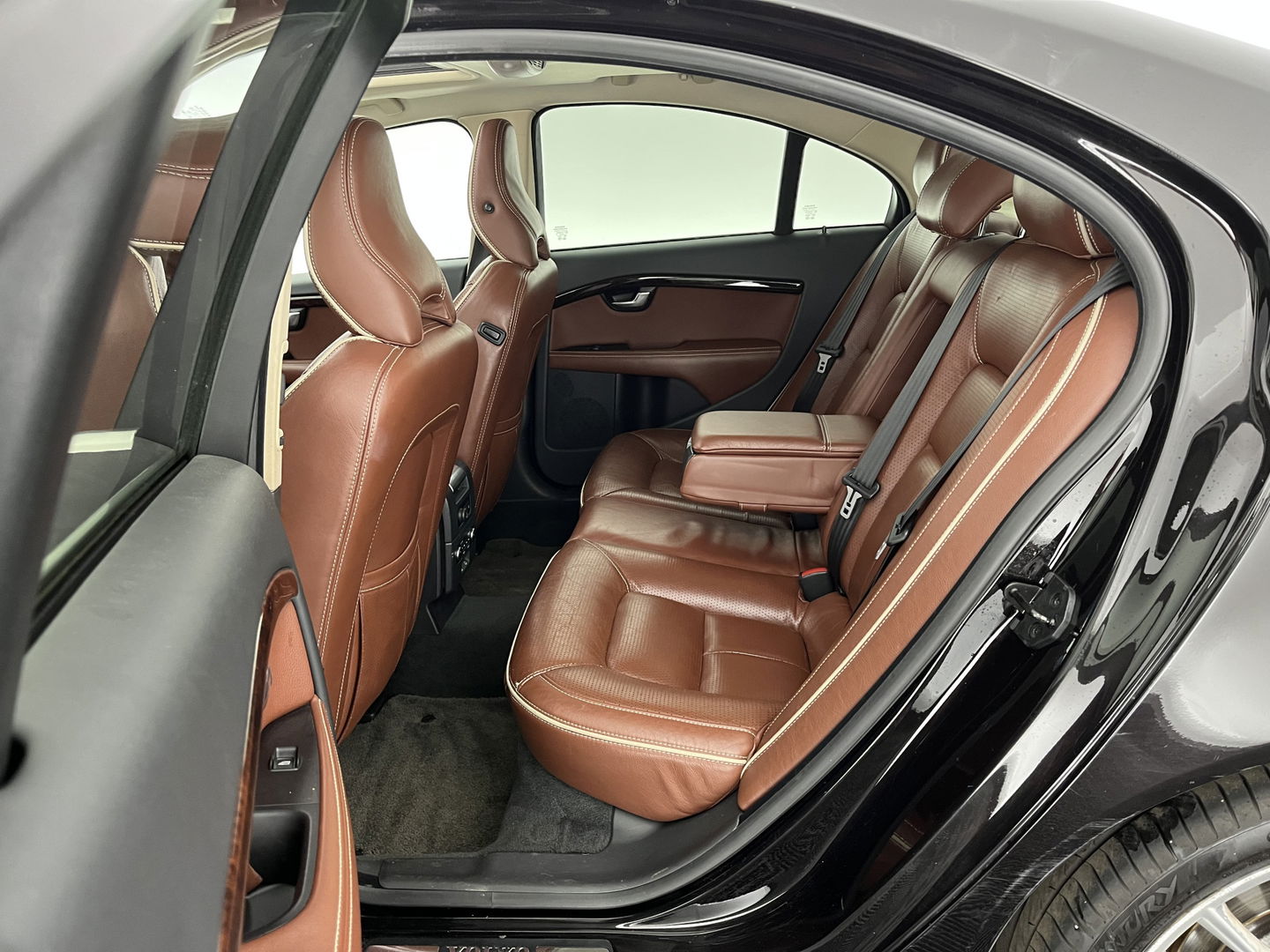 Volvo S80 2.4 D5 Executive Aut. *PANO | LUXURY-LEATHER | XENON | ECC | HEATED-COMFORTSEATS | CRUISE | PDC | WOODEN-INLAY | MEMORY-PACK | NAVI-FULLMAP | DYNAUDIO | TOWBAR | CRUISE | KEYLESS | 18''ALU*