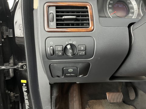 Volvo S80 2.4 D5 Executive Aut. *PANO | LUXURY-LEATHER | XENON | ECC | HEATED-COMFORTSEATS | CRUISE | PDC | WOODEN-INLAY | MEMORY-PACK | NAVI-FULLMAP | DYNAUDIO | TOWBAR | CRUISE | KEYLESS | 18''ALU*