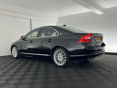 Volvo S80 2.4 D5 Executive Aut. *PANO | LUXURY-LEATHER | XENON | ECC | HEATED-COMFORTSEATS | CRUISE | PDC | WOODEN-INLAY | MEMORY-PACK | NAVI-FULLMAP | DYNAUDIO | TOWBAR | CRUISE | KEYLESS | 18''ALU*