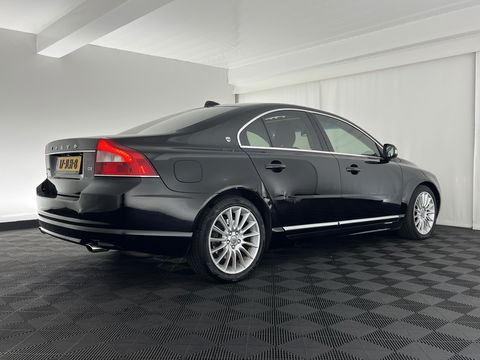 Volvo S80 2.4 D5 Executive Aut. *PANO | LUXURY-LEATHER | XENON | ECC | HEATED-COMFORTSEATS | CRUISE | PDC | WOODEN-INLAY | MEMORY-PACK | NAVI-FULLMAP | DYNAUDIO | TOWBAR | CRUISE | KEYLESS | 18''ALU*