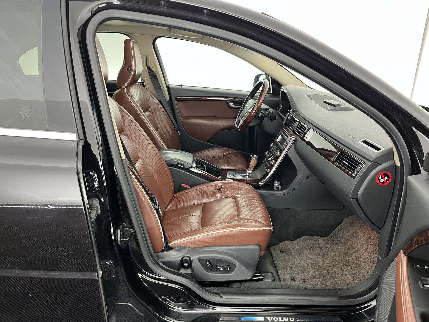 Volvo S80 2.4 D5 Executive Aut. *PANO | LUXURY-LEATHER | XENON | ECC | HEATED-COMFORTSEATS | CRUISE | PDC | WOODEN-INLAY | MEMORY-PACK | NAVI-FULLMAP | DYNAUDIO | TOWBAR | CRUISE | KEYLESS | 18''ALU*