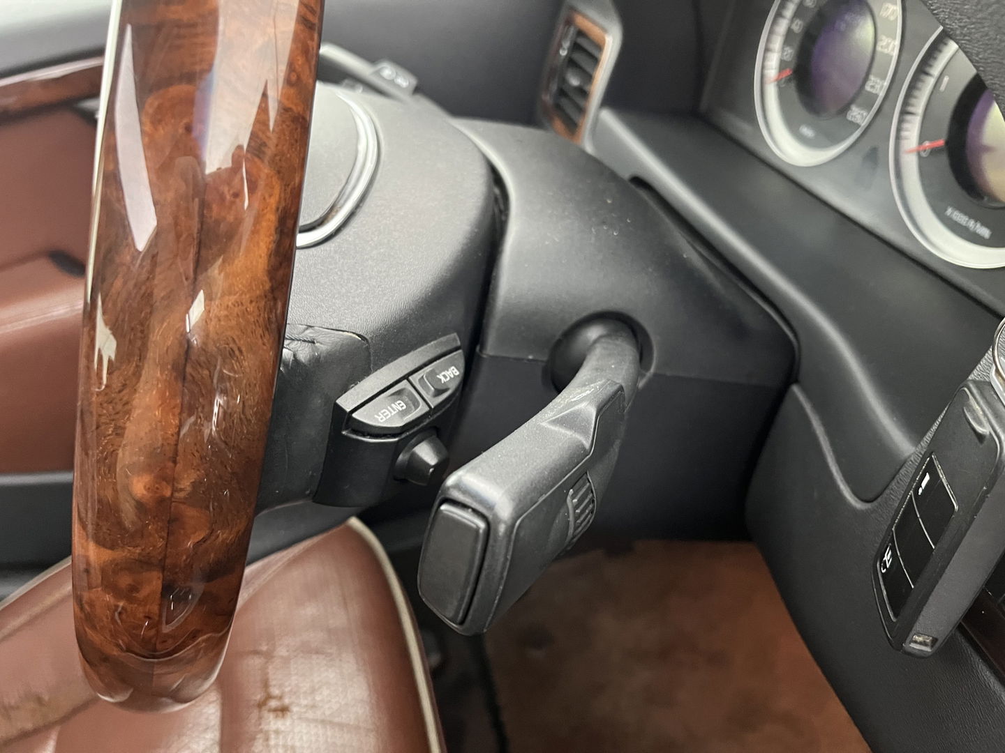 Volvo S80 2.4 D5 Executive Aut. *PANO | LUXURY-LEATHER | XENON | ECC | HEATED-COMFORTSEATS | CRUISE | PDC | WOODEN-INLAY | MEMORY-PACK | NAVI-FULLMAP | DYNAUDIO | TOWBAR | CRUISE | KEYLESS | 18''ALU*