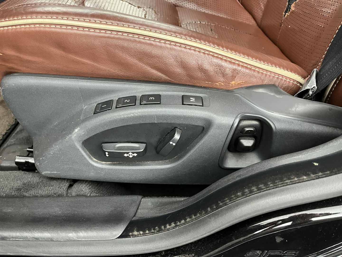 Volvo S80 2.4 D5 Executive Aut. *PANO | LUXURY-LEATHER | XENON | ECC | HEATED-COMFORTSEATS | CRUISE | PDC | WOODEN-INLAY | MEMORY-PACK | NAVI-FULLMAP | DYNAUDIO | TOWBAR | CRUISE | KEYLESS | 18''ALU*