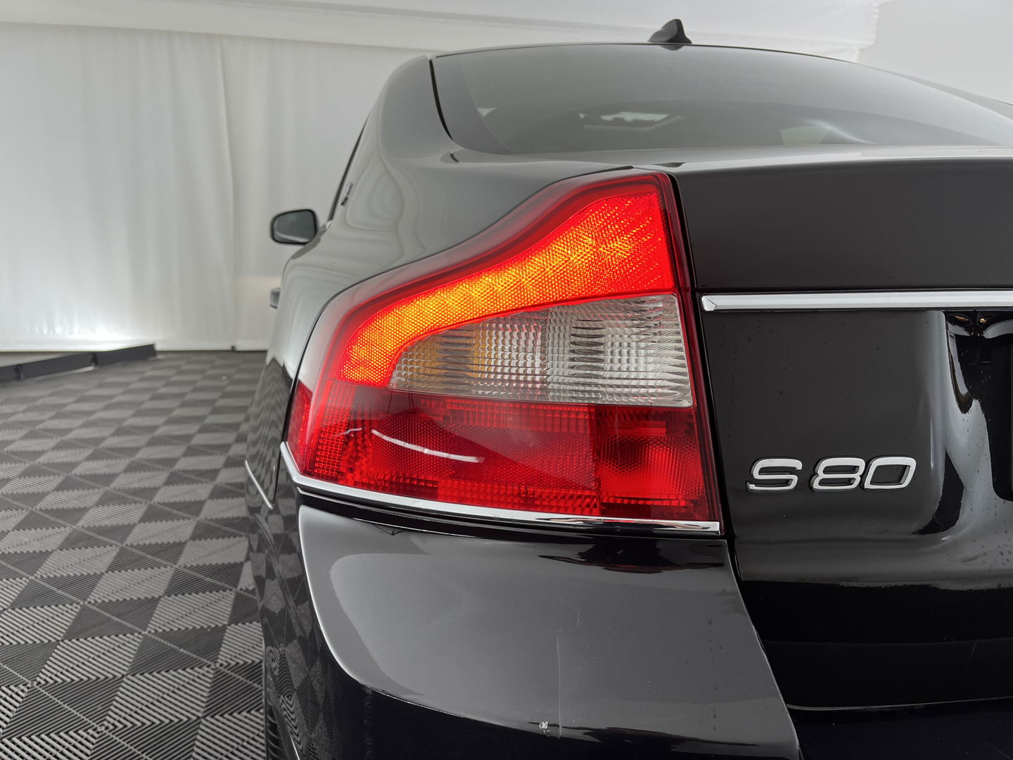 Volvo S80 2.4 D5 Executive Aut. *PANO | LUXURY-LEATHER | XENON | ECC | HEATED-COMFORTSEATS | CRUISE | PDC | WOODEN-INLAY | MEMORY-PACK | NAVI-FULLMAP | DYNAUDIO | TOWBAR | CRUISE | KEYLESS | 18''ALU*