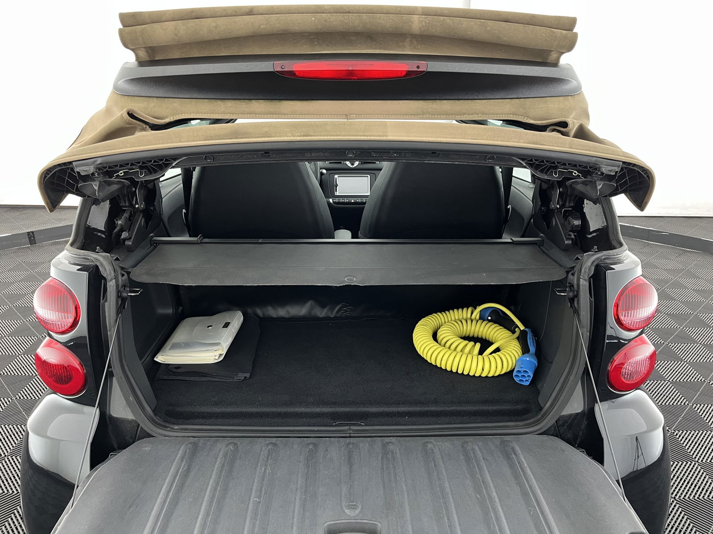 Smart Fortwo cabrio Electric drive Brabus Black-Edition 18 kWh {SOH-99%} Aut. *NAVI-FULLMAP | LEATHER | AIRCO | HEATED-SPORTSEATS | CRUISE | SHIFT-PADDLES  | AIRSCARF | 16'' ALU*