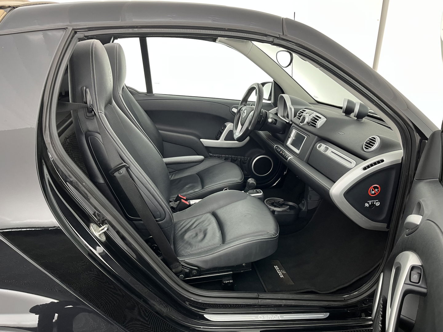 Smart Fortwo cabrio Electric drive Brabus Black-Edition 18 kWh {SOH-99%} Aut. *NAVI-FULLMAP | LEATHER | AIRCO | HEATED-SPORTSEATS | CRUISE | SHIFT-PADDLES  | AIRSCARF | 16'' ALU*