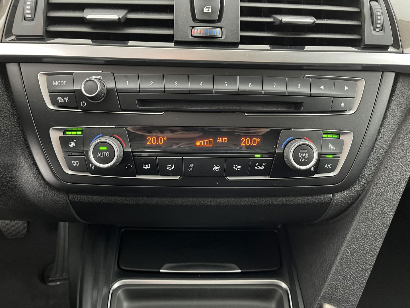 BMW 3 Serie Touring 318d Modern Line High Executive *LEATHER-FABRIC | NAVI-FULLMAP | HEATED-COMFORTSEATS | ECC | PRIVACY-GLASS | TOWBAR | CRUISE | PDC | 17''ALU*