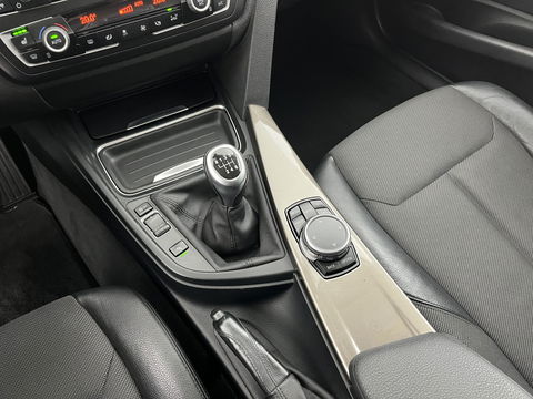 BMW 3 Serie Touring 318d Modern Line High Executive *LEATHER-FABRIC | NAVI-FULLMAP | HEATED-COMFORTSEATS | ECC | PRIVACY-GLASS | TOWBAR | CRUISE | PDC | 17''ALU*