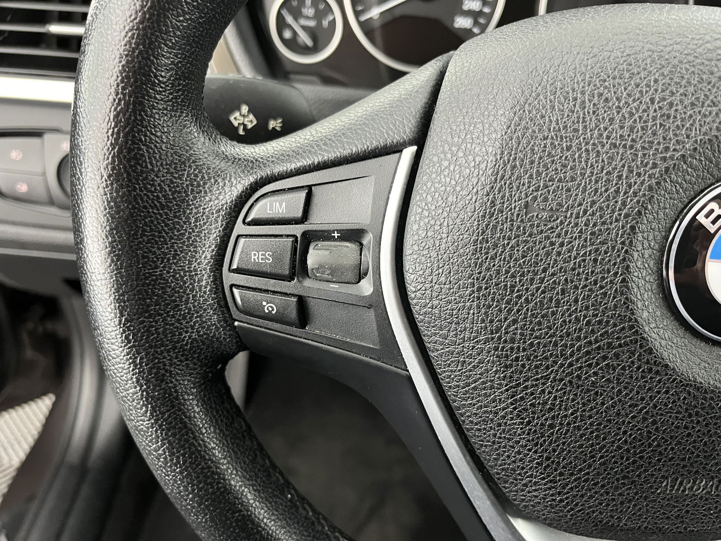 BMW 3 Serie Touring 318d Modern Line High Executive *LEATHER-FABRIC | NAVI-FULLMAP | HEATED-COMFORTSEATS | ECC | PRIVACY-GLASS | TOWBAR | CRUISE | PDC | 17''ALU*