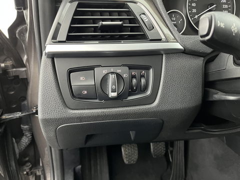 BMW 3 Serie Touring 318d Modern Line High Executive *LEATHER-FABRIC | NAVI-FULLMAP | HEATED-COMFORTSEATS | ECC | PRIVACY-GLASS | TOWBAR | CRUISE | PDC | 17''ALU*